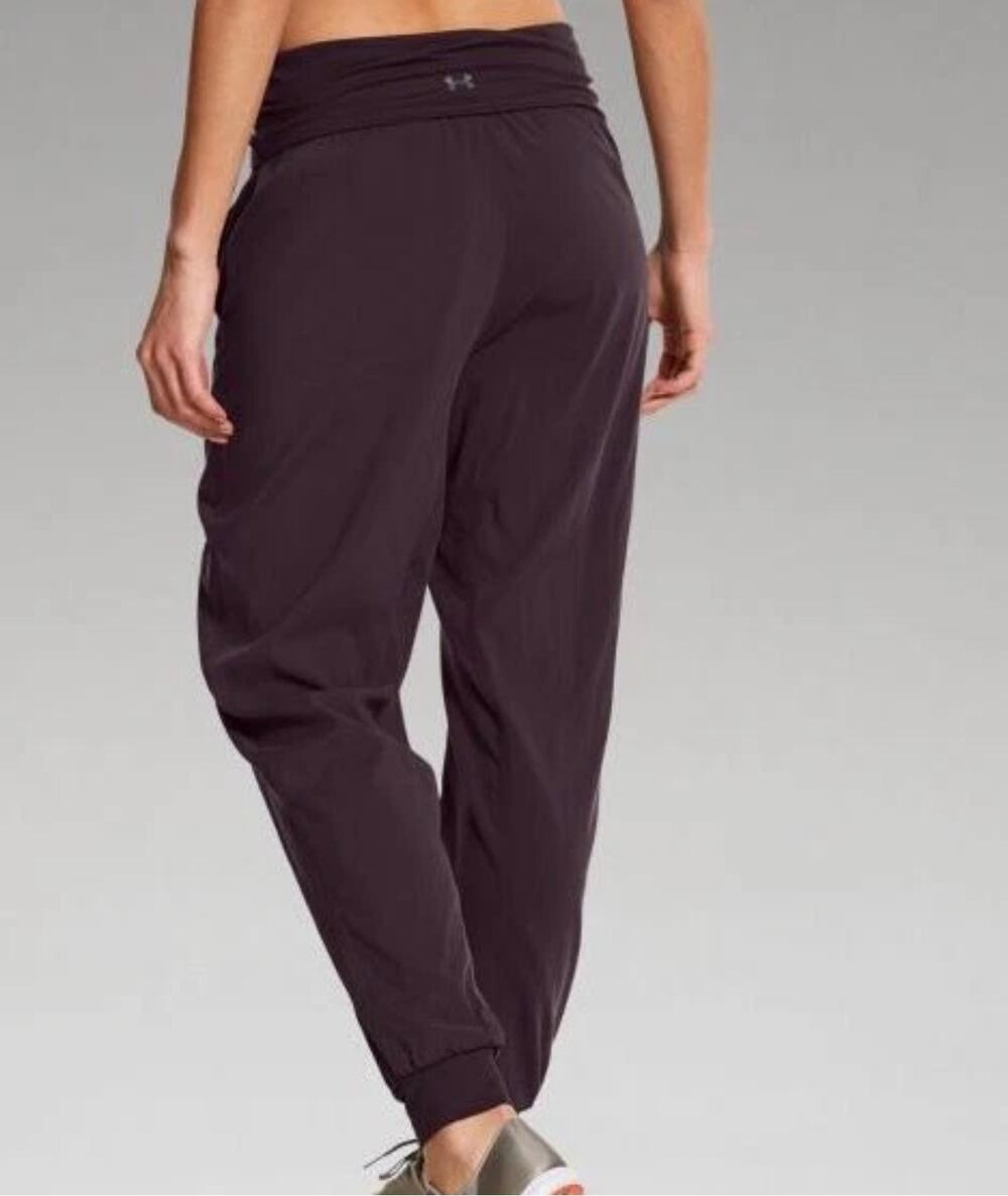Under Armour AllSeason Gear Women’s Black Jogger Pants Semi-Fitted Size SM/P
